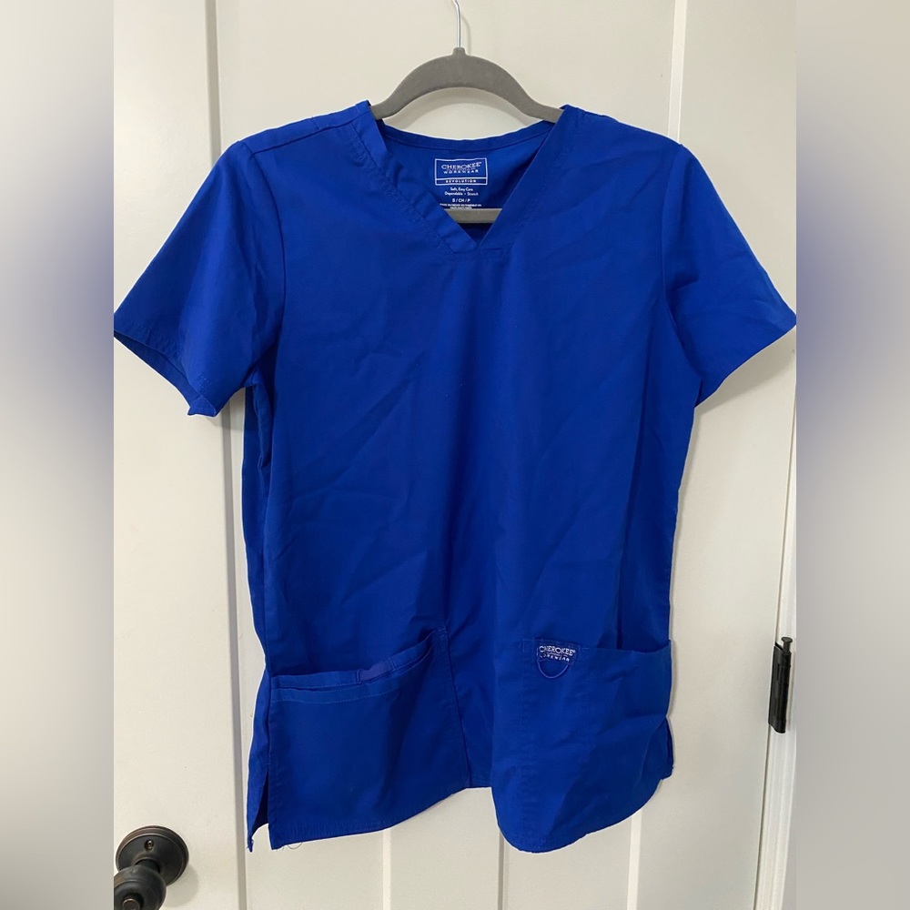 Cherokee scrub top